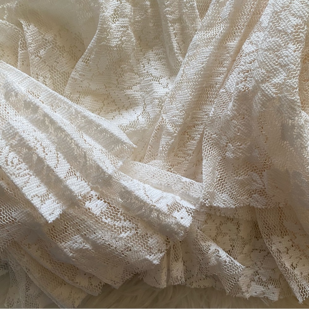 Dalia Size Medium Cream Lace Blouse w/Bell Sleeves - Picture 5 of 7